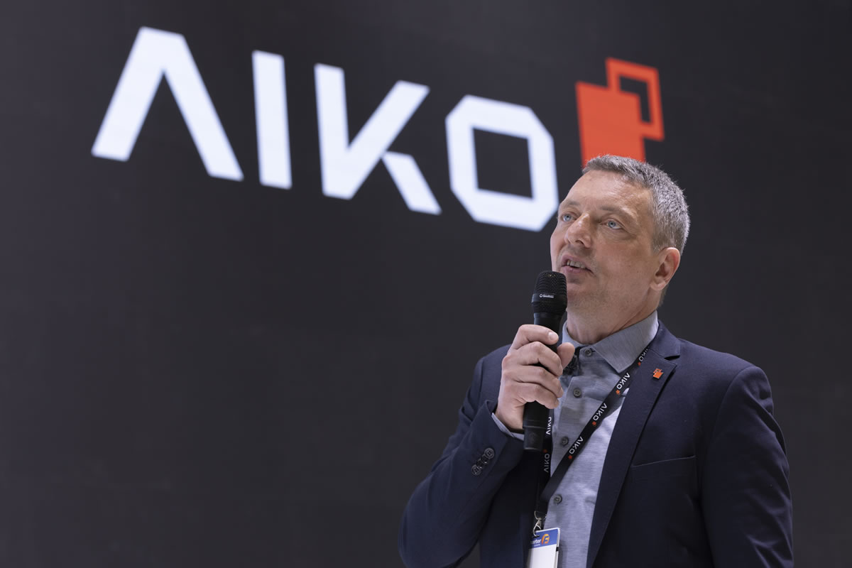 米乐m6携“黑科技”新品亮相Intersolar展